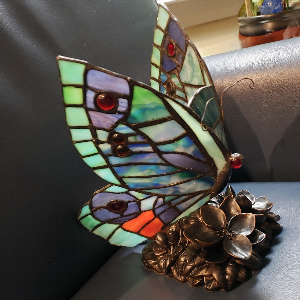 Tiffany butterfly accent lamp